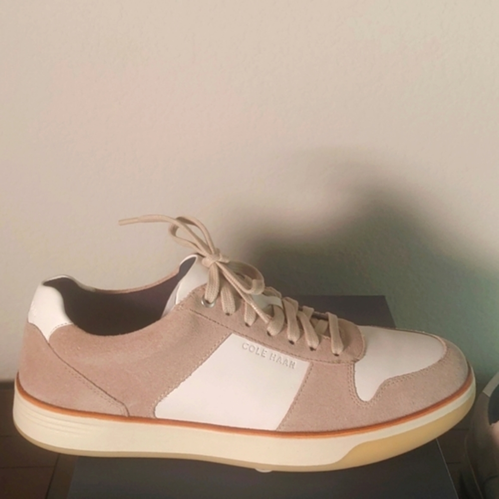 Cole Haan Men's sz 11.5 sneaker (hard to find size & style A+lookers)NEW-w/socks